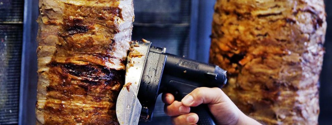 ¿Querías Kebab mixto?, pues toma mixto de carne