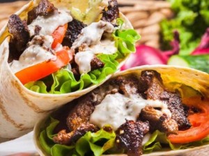 3 recetas de kebab casero: pollo, cordero y falafel